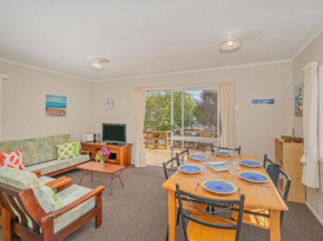 The Windsor Bach - Tairua Holiday Home, Tairua